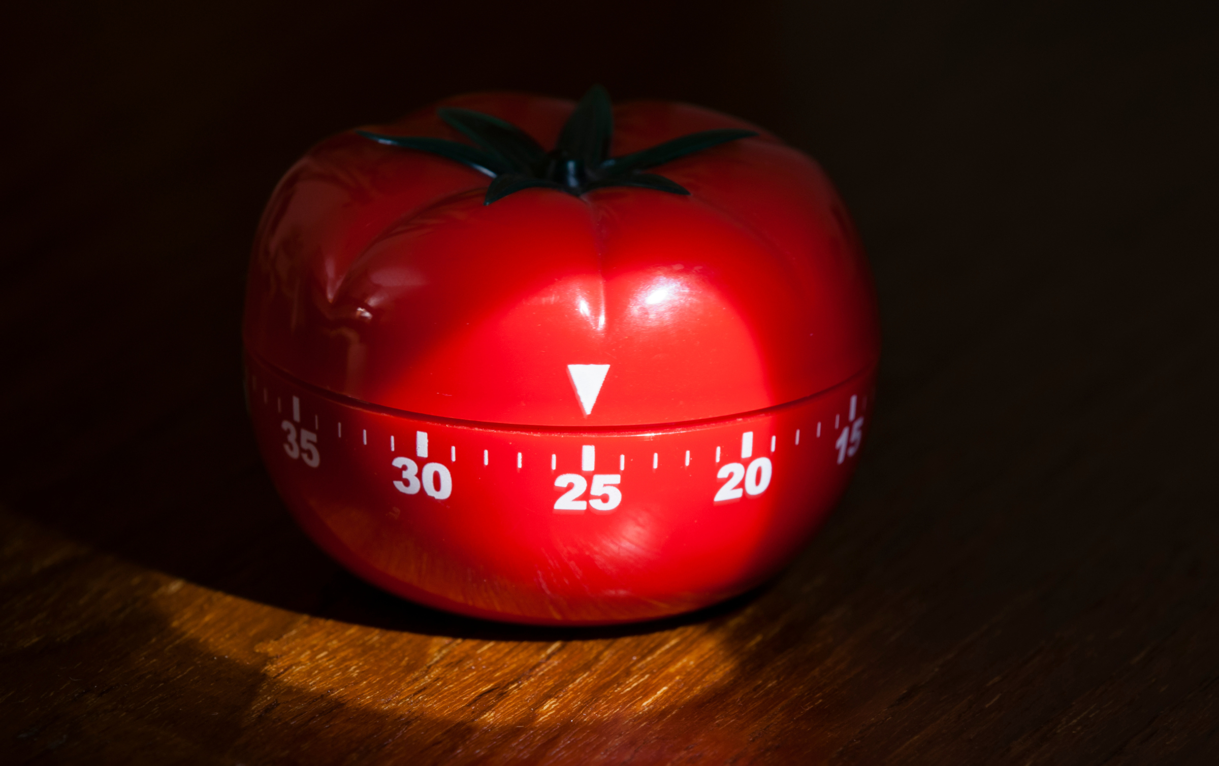 simple tomato shaped timer at 25 minutes